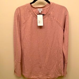 Evereve Symone Snap Cuff top in Amberose